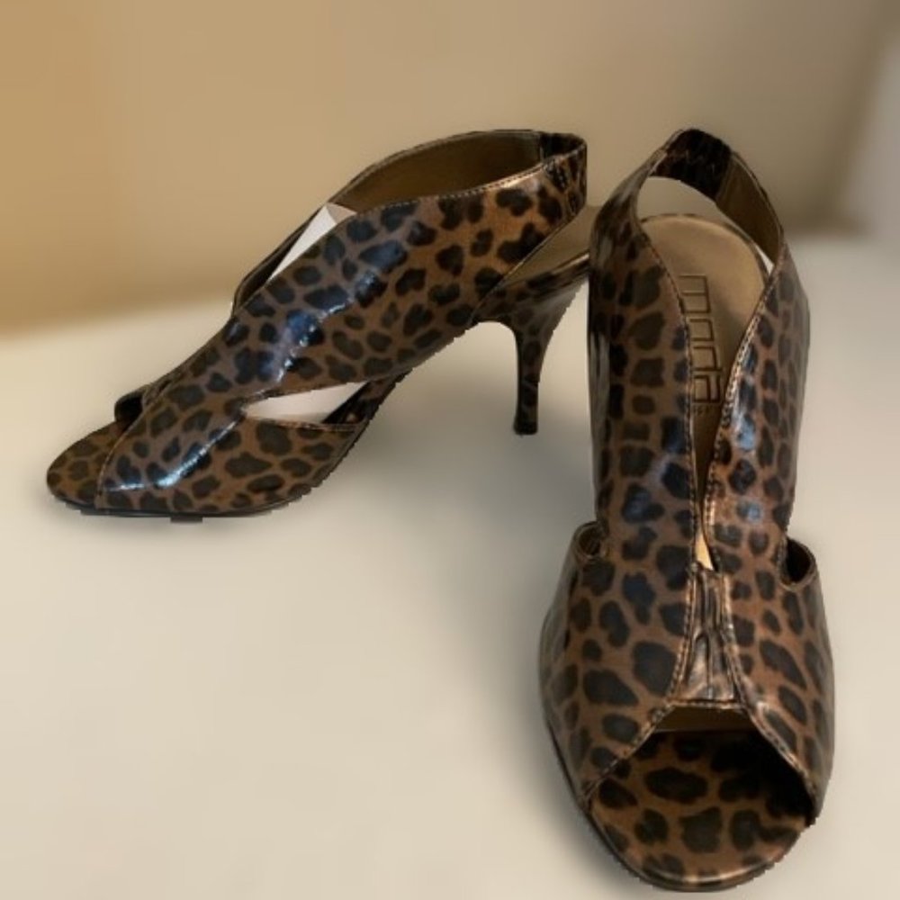 MODA SPANA PATENT LEATHER LEOPARD SLING BACK HEELS - SIZE 8
